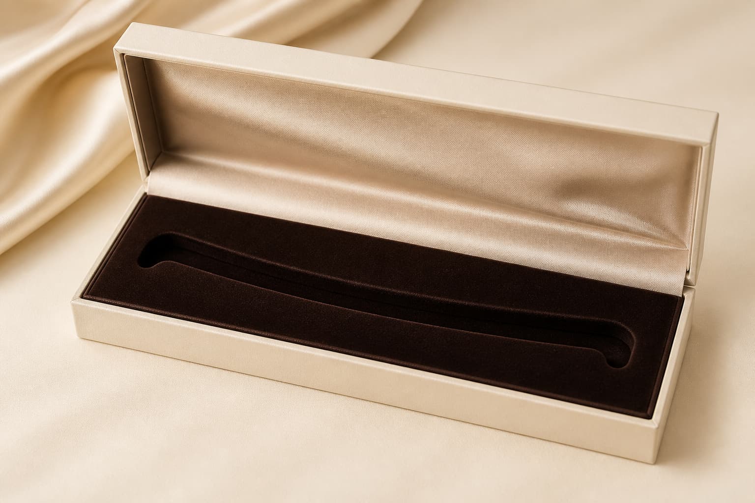 Bracelet box with curved velvet insert